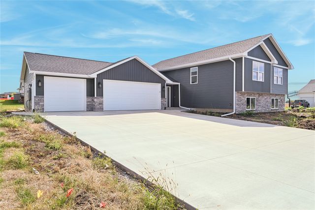 1382 Foxtail Drive, Fairfax, IA 52228