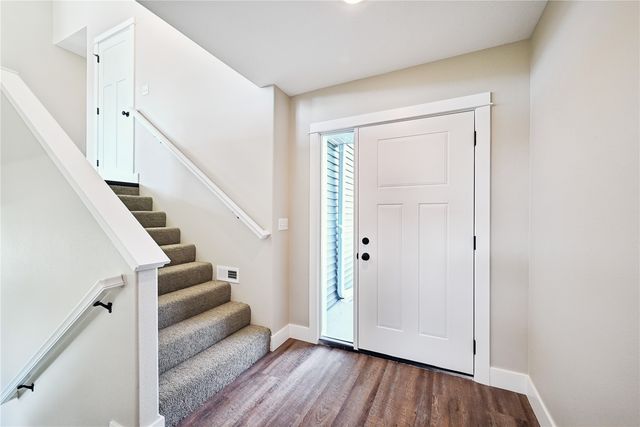 1382 Foxtail Drive, Fairfax, IA 52228