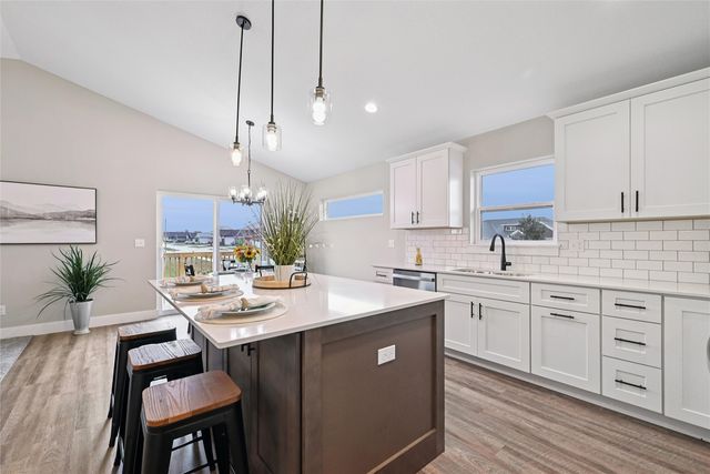 1382 Foxtail Drive, Fairfax, IA 52228