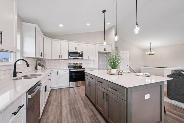 1382 Foxtail Drive, Fairfax, IA 52228