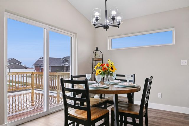 1382 Foxtail Drive, Fairfax, IA 52228