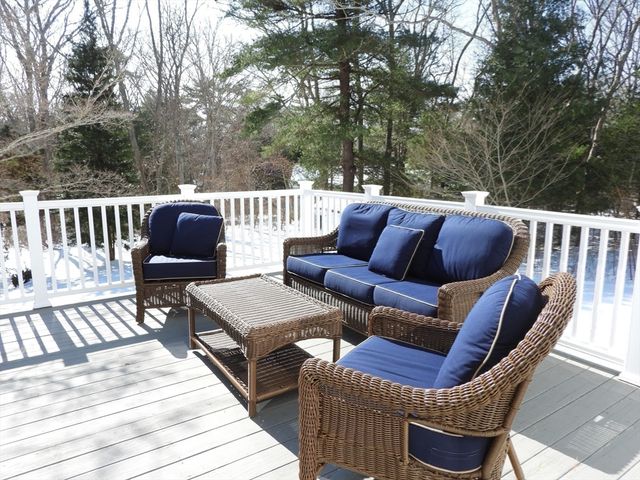 1 Fox Lane, Falmouth, MA 02540