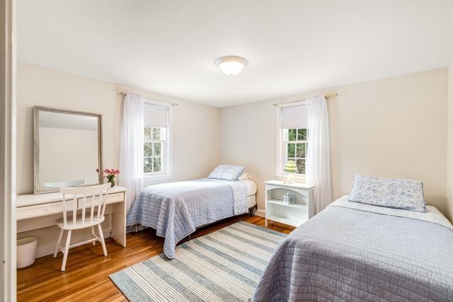 1 Fox Lane, Falmouth, MA 02540