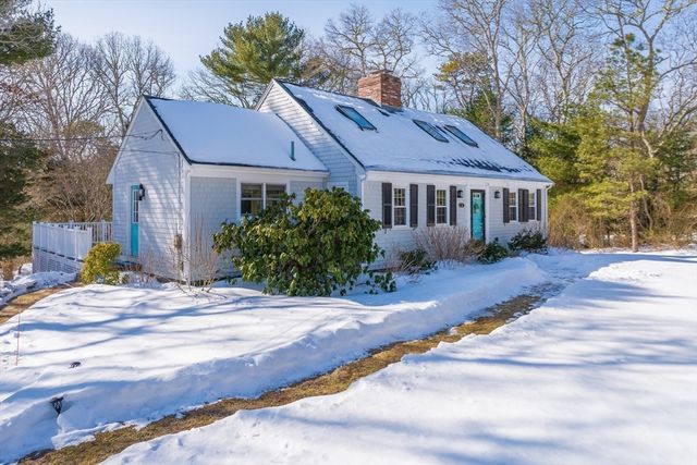 1 Fox Lane, Falmouth, MA 02540
