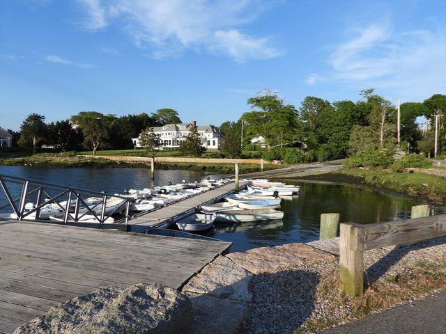 1 Fox Lane, Falmouth, MA 02540