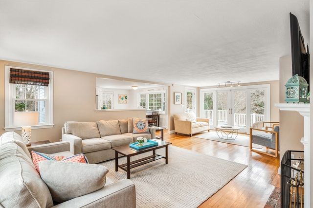 1 Fox Lane, Falmouth, MA 02540