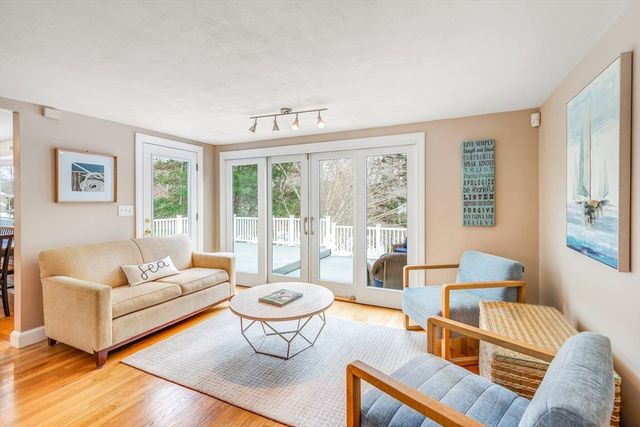 1 Fox Lane, Falmouth, MA 02540