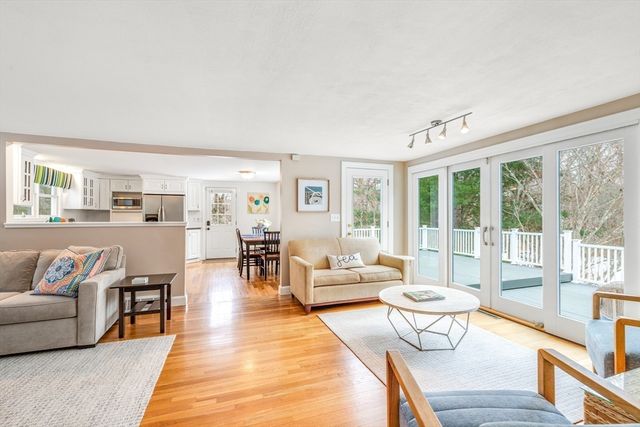 1 Fox Lane, Falmouth, MA 02540