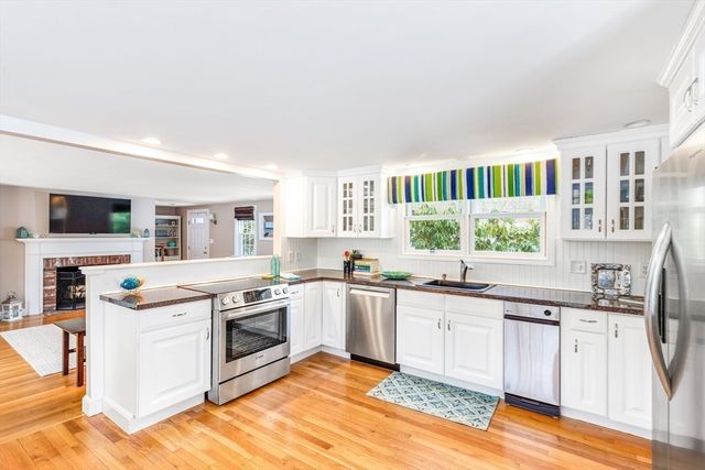 1 Fox Lane, Falmouth, MA 02540