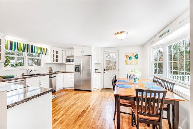1 Fox Lane, Falmouth, MA 02540