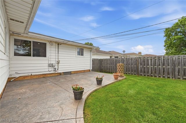 7930 Selwick Drive, Parma, OH 44129