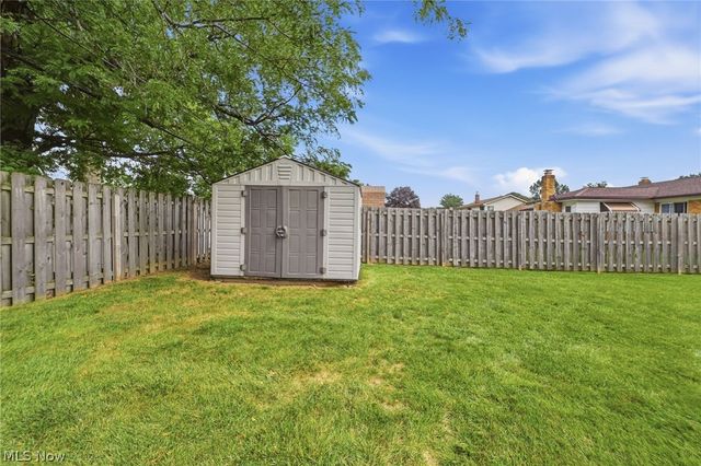 7930 Selwick Drive, Parma, OH 44129