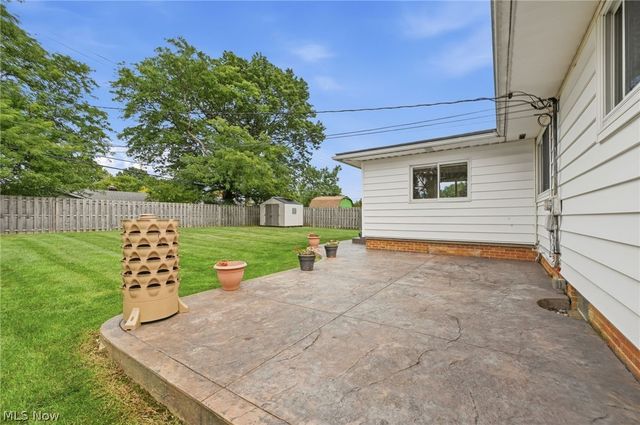 7930 Selwick Drive, Parma, OH 44129