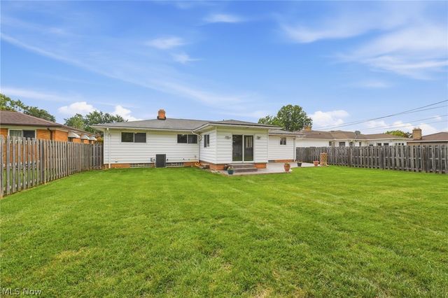 7930 Selwick Drive, Parma, OH 44129