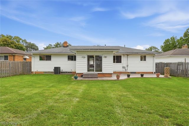 7930 Selwick Drive, Parma, OH 44129
