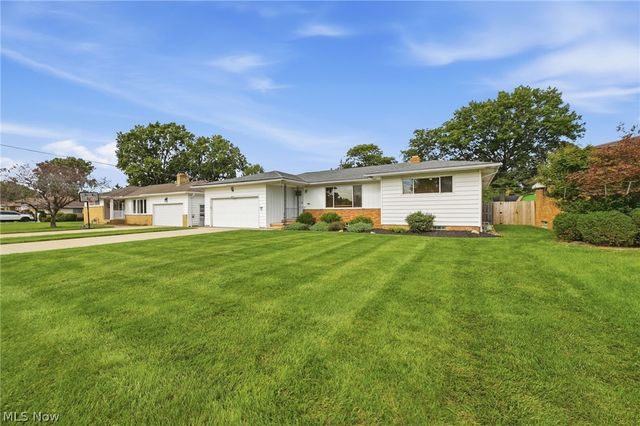 7930 Selwick Drive, Parma, OH 44129