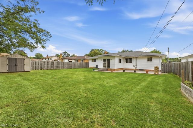 7930 Selwick Drive, Parma, OH 44129
