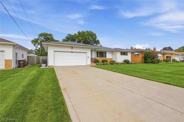7930 Selwick Drive, Parma, OH 44129