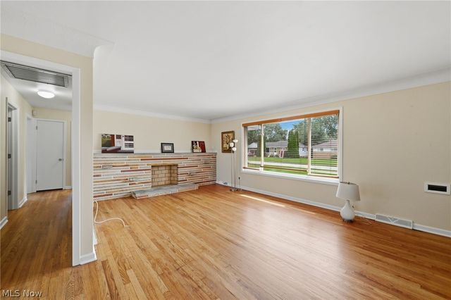 7930 Selwick Drive, Parma, OH 44129