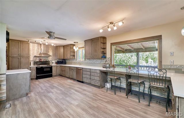 24038 Lone Oak Lane, Warrenton, MO 63383