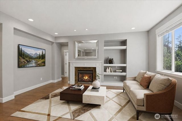 17211 NE 117th Way, Redmond, WA 98052