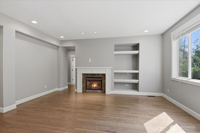17211 NE 117th Way, Redmond, WA 98052