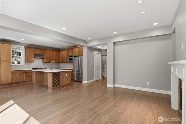17211 NE 117th Way, Redmond, WA 98052