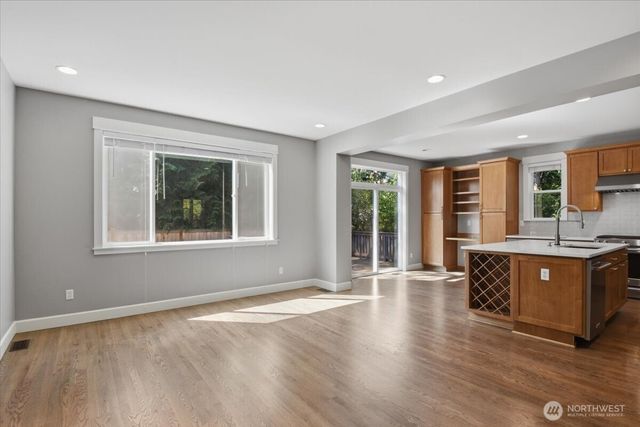 17211 NE 117th Way, Redmond, WA 98052