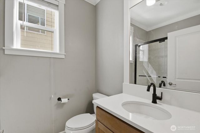 17211 NE 117th Way, Redmond, WA 98052