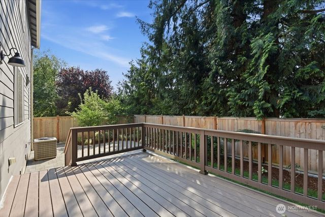17211 NE 117th Way, Redmond, WA 98052