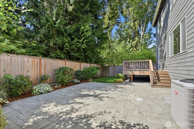 17211 NE 117th Way, Redmond, WA 98052