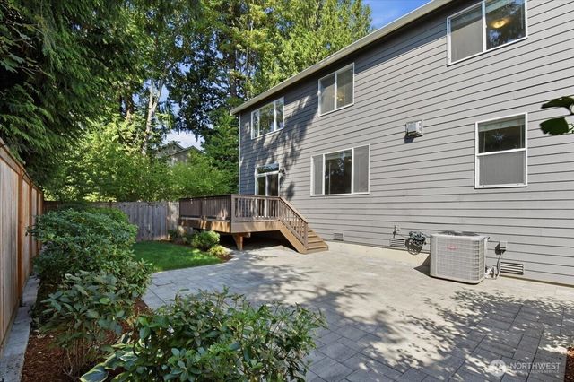 17211 NE 117th Way, Redmond, WA 98052
