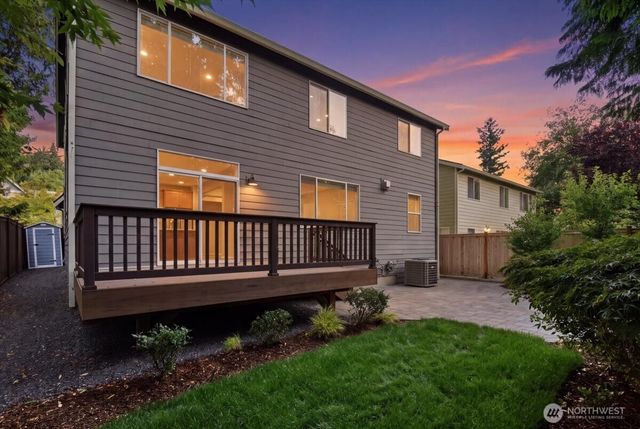 17211 NE 117th Way, Redmond, WA 98052