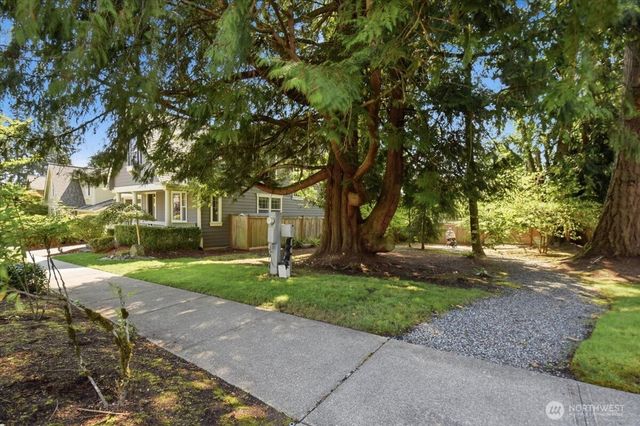 17211 NE 117th Way, Redmond, WA 98052