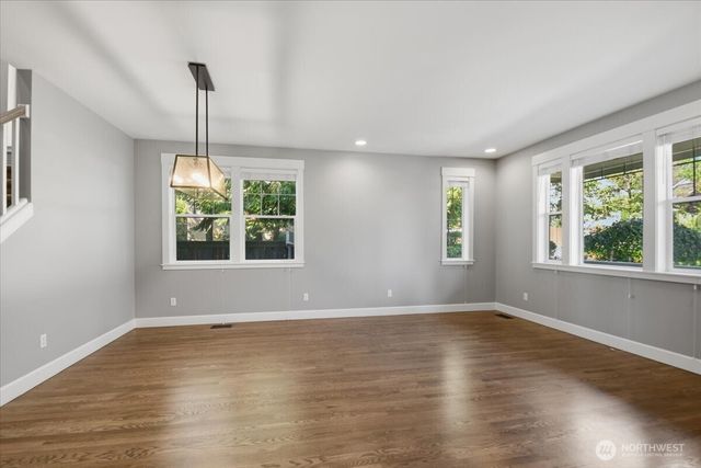 17211 NE 117th Way, Redmond, WA 98052