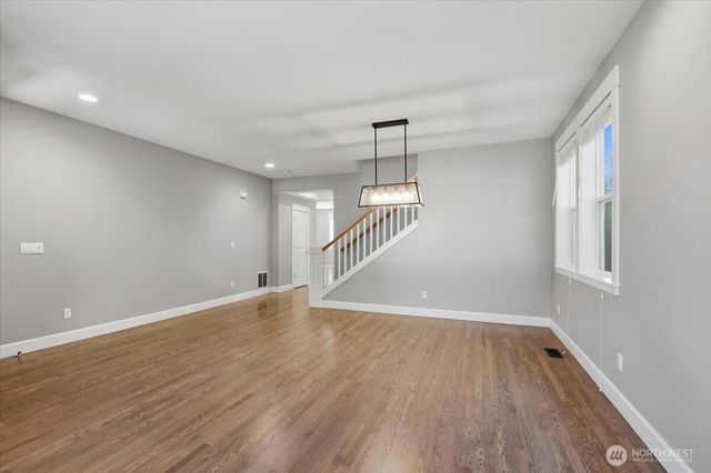 17211 NE 117th Way, Redmond, WA 98052