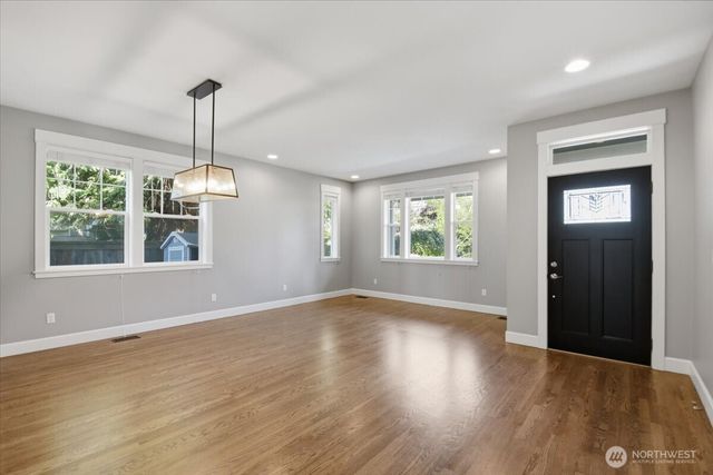 17211 NE 117th Way, Redmond, WA 98052