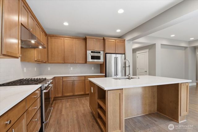 17211 NE 117th Way, Redmond, WA 98052