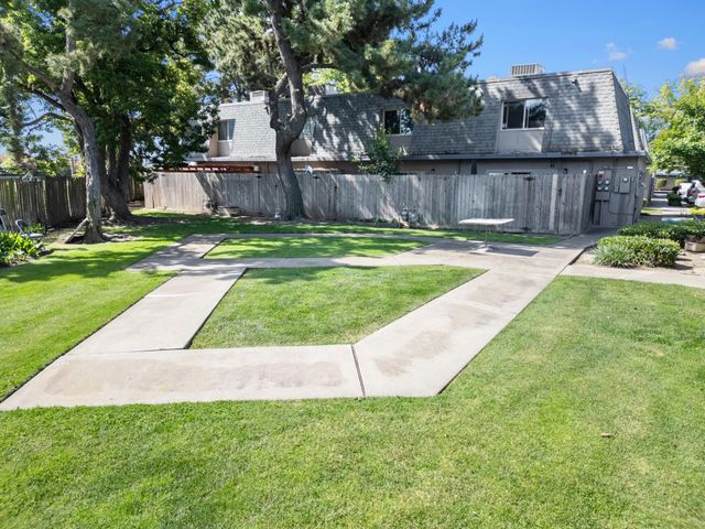 2320 W Turner Rd, Lodi, CA 95242