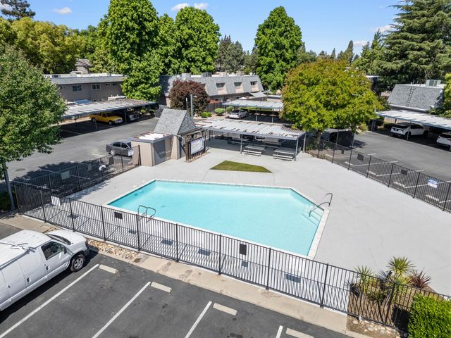 2320 W Turner Rd, Lodi, CA 95242