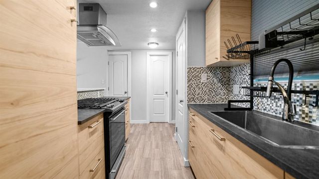 2320 W Turner Rd, Lodi, CA 95242