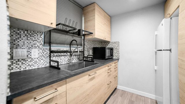 2320 W Turner Rd, Lodi, CA 95242