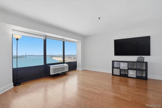 300 Riverfront 24D, Detroit, MI 48226