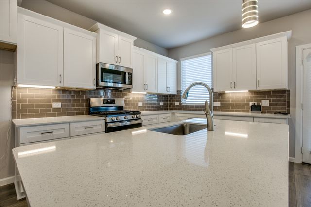 5450 Ridgeway Drive, Haltom City, TX 76137