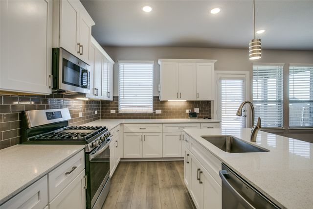 5450 Ridgeway Drive, Haltom City, TX 76137