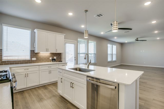 5450 Ridgeway Drive, Haltom City, TX 76137