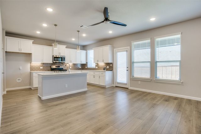 5450 Ridgeway Drive, Haltom City, TX 76137