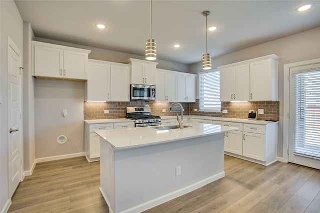 5450 Ridgeway Drive, Haltom City, TX 76137