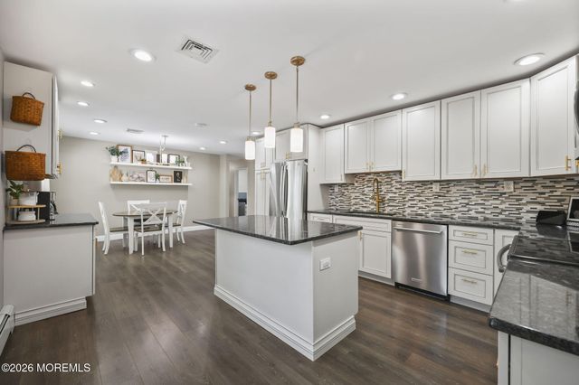 22 Shadyside Avenue, Hazlet, NJ 07730