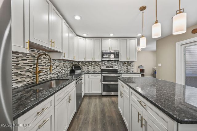 22 Shadyside Avenue, Hazlet, NJ 07730
